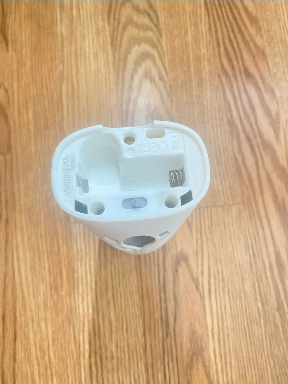 White Floral Automatic Air Freshener Dispenser